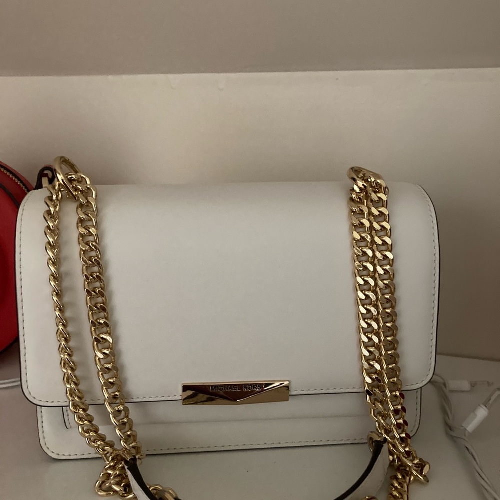 Michael Kors White Leather Shoulder Bag with Gold Chain Strap - Picture 2 of 8